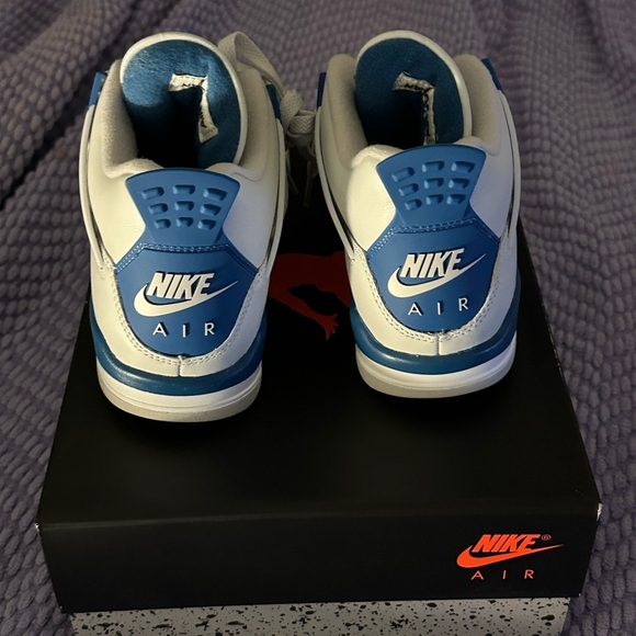 Air Jordan 4 Retro ‘Military Blue’ 2024 - Picture 4 of 4